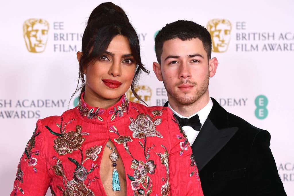 <b>Nick Jonas</b>
<br>Priyanka Chopra y él anunciaron en enero del 2022 la llegada de su primera hija, que nació gracias a un 
<a href="https://www.univision.com/famosos/famosos-gestacion-subrogada-rentaron-vientre-hijos-fotos">vientre alquilado</a>.