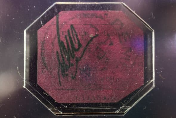 La casa de subastas Sotheby's dice que la estampilla de 1856 emitida en la Guayana Británica (actualmente Guyana) se vendió el martes en Nueva York por 9.5 millones de dólares.