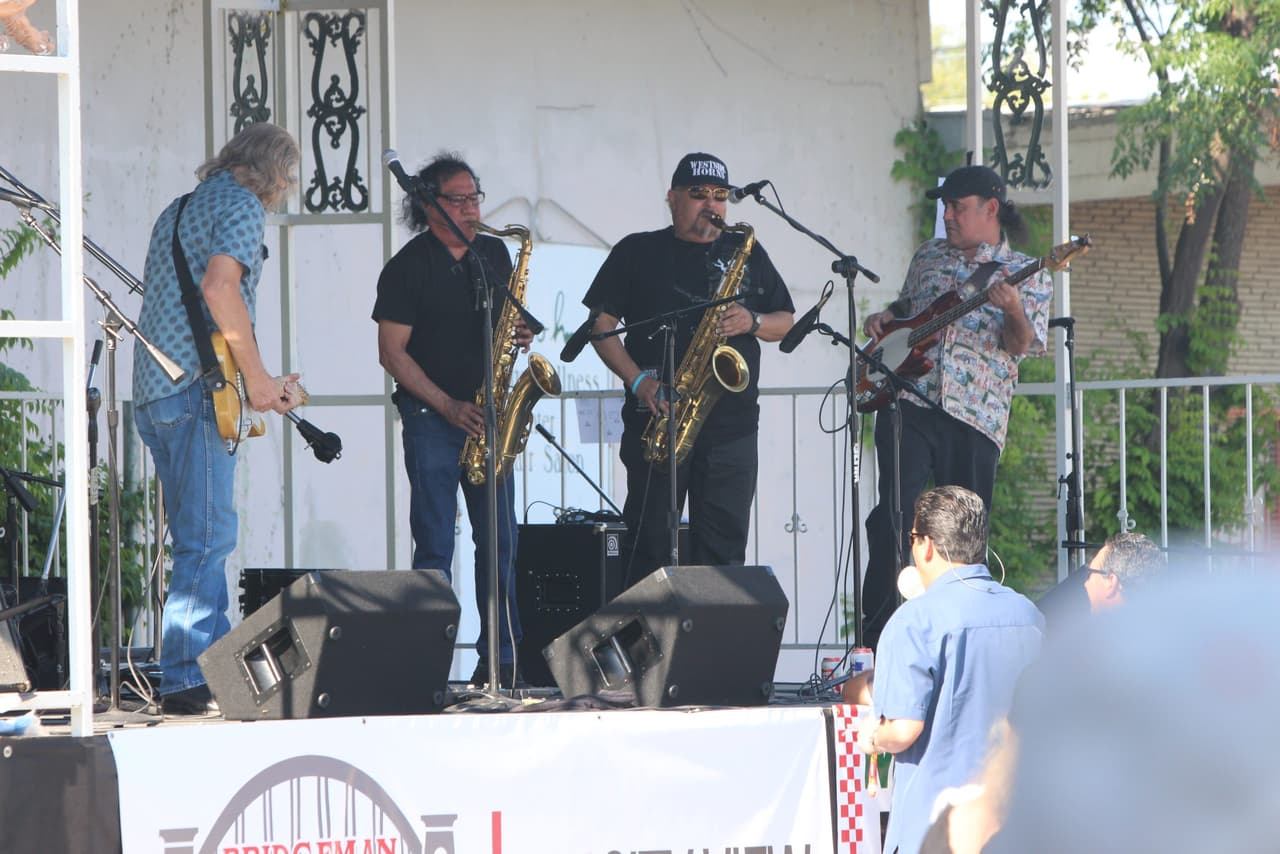 <h2 class="cms-H2-H2">Fredstock</h2>
<br>
<ul>
<li class="li1">Cuándo: 28 de abril</li>
</ul>
<ul>
<li class="li1">Hora: 14:00 a 22:00 horas</li>
</ul>
<ul>
<li class="li1">Dónde: San Antonio College</li>
</ul>
<ul>
<li class="li1">Qué es: Evento con bandas de música locales, comida, bebida y otros entretenimientos.</li>
</ul>
<ul>
<li class="li1">Costo: Gratis</li>
</ul>