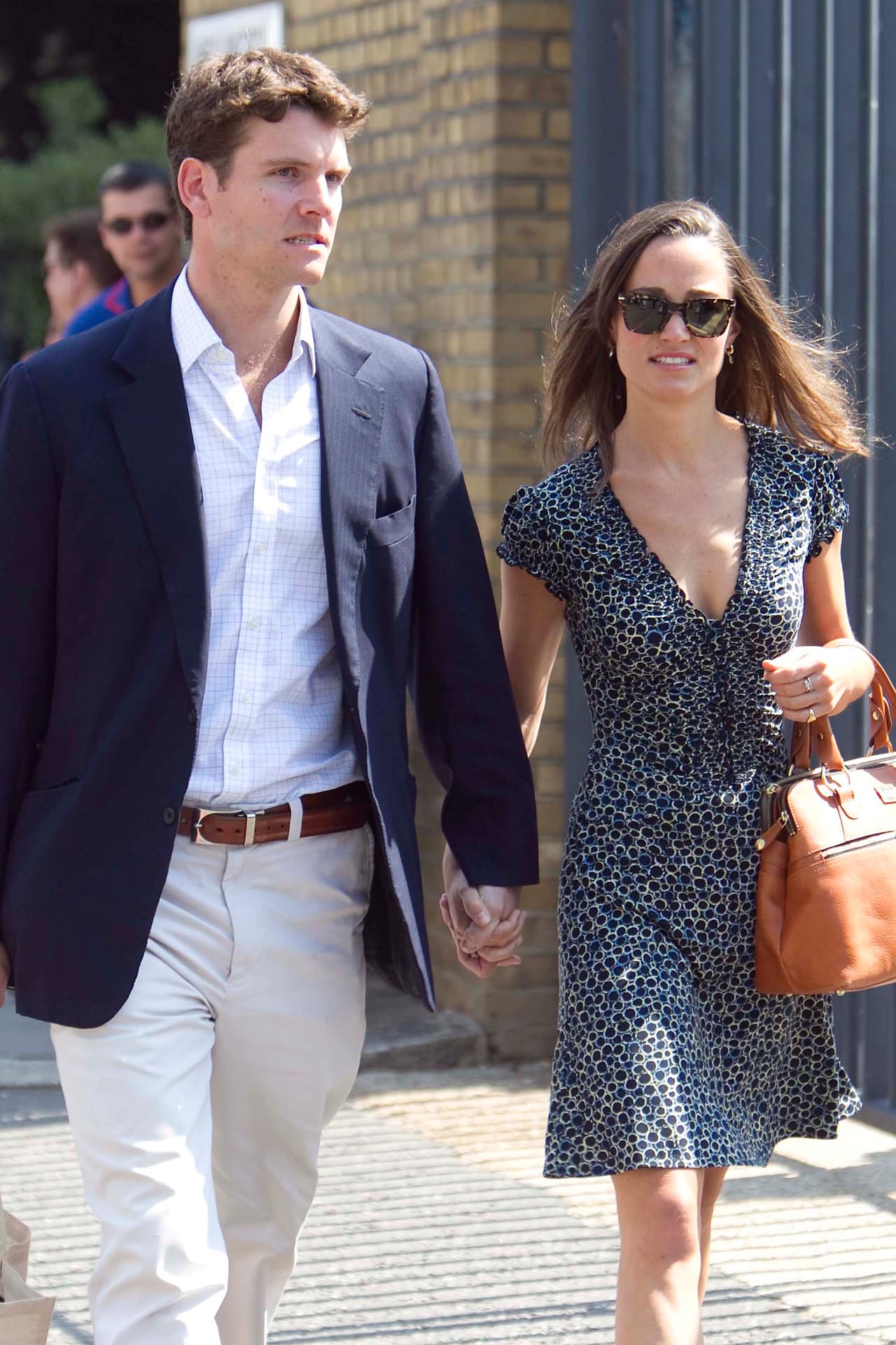 Pippa comenzó a salir con el ex jugador de cricket Alex Loudon en 2011. Aquí, muy conveniente asisten a un juego de cricket en julio.