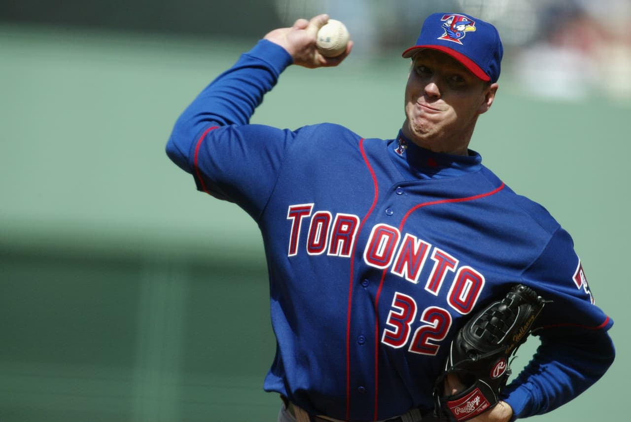 Este estadounidense, nacido en Denver el 14 de mayo de 1977, empezó a sobresalir en 2002 cuando obtuvo 19 victorias y 7 derrotas, con lo que llamó la atención de propios y extraños.