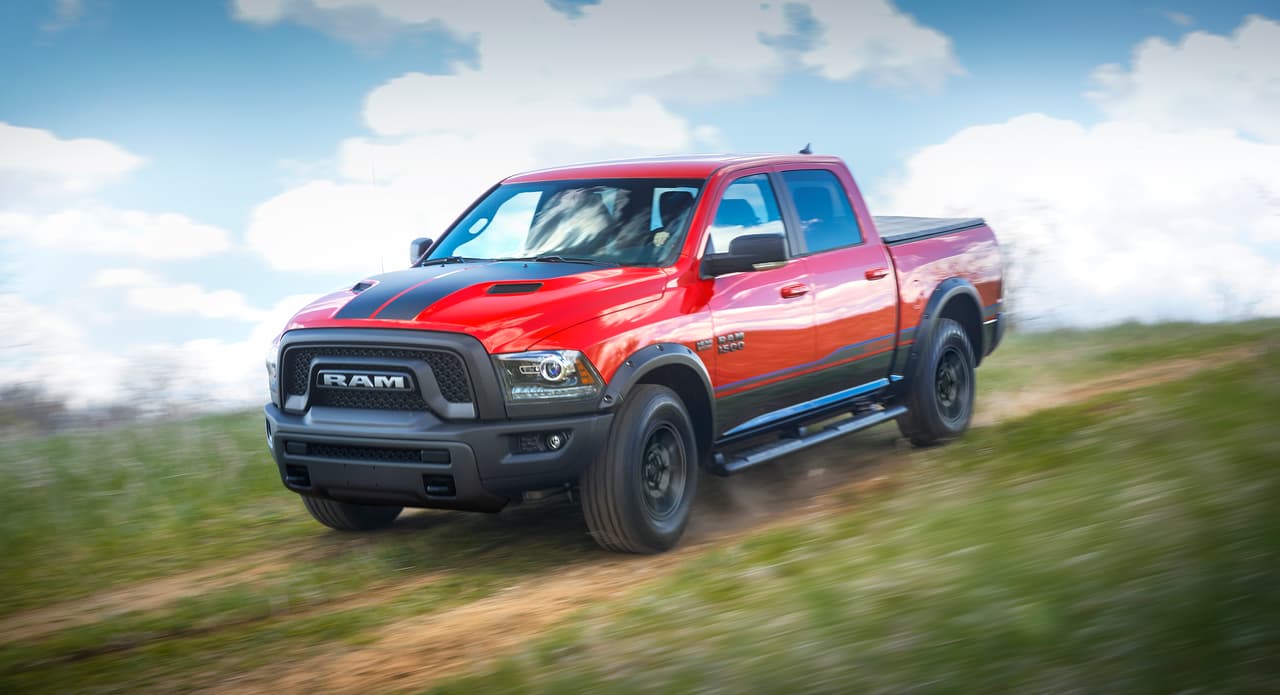 La Mopar ’16 Ram Rebel llega equipada con el motor V8 HEMI de 5.7 litros de desplazamiento que produce 395 caballos de fuerza y 410 libras pie de torque, acoplado a una transmisión automática de 8 velocidades y tracción en las 4 ruedas.