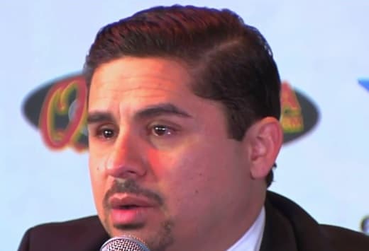 A Larry Hernández también lo hemos visto llorando por su hermano, Wilfredo 'Fredy' Hernández que estuvo más de cuatro años en una cárcel mexicana y que fue liberado pocos meses después que él.