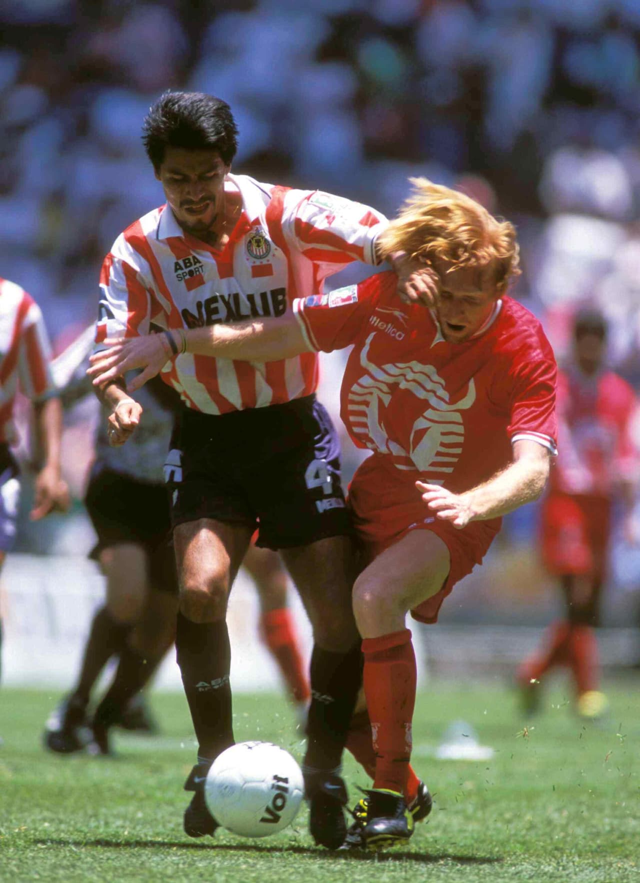 'El Emperador' impuso su ley ante 'El Colorado'.