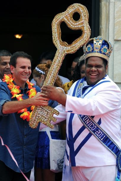 El Rey Momo recibe las llaves y así comienza oficialmente la celebración del carnaval más famoso del mundo.