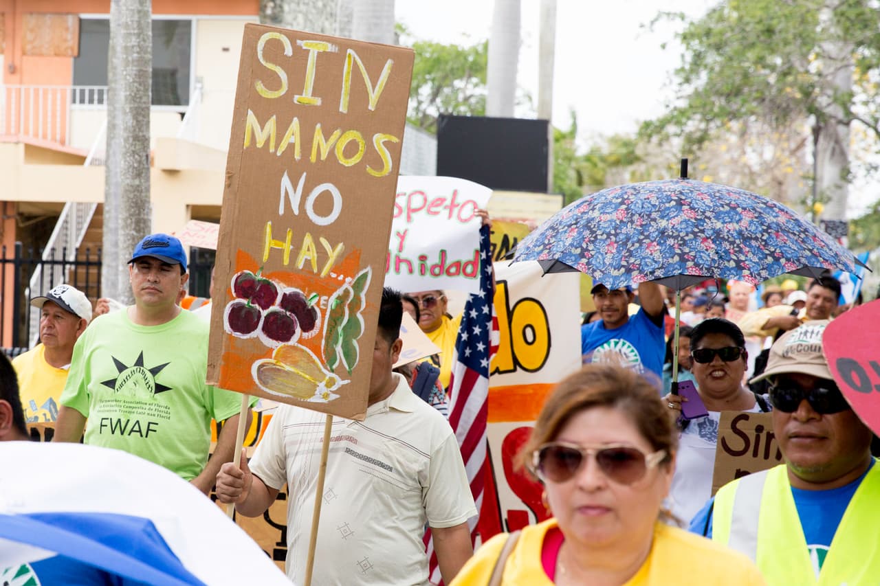 ‘Sin manos no hay comida’, un claro mensaje de los manifestantes en Homestead.