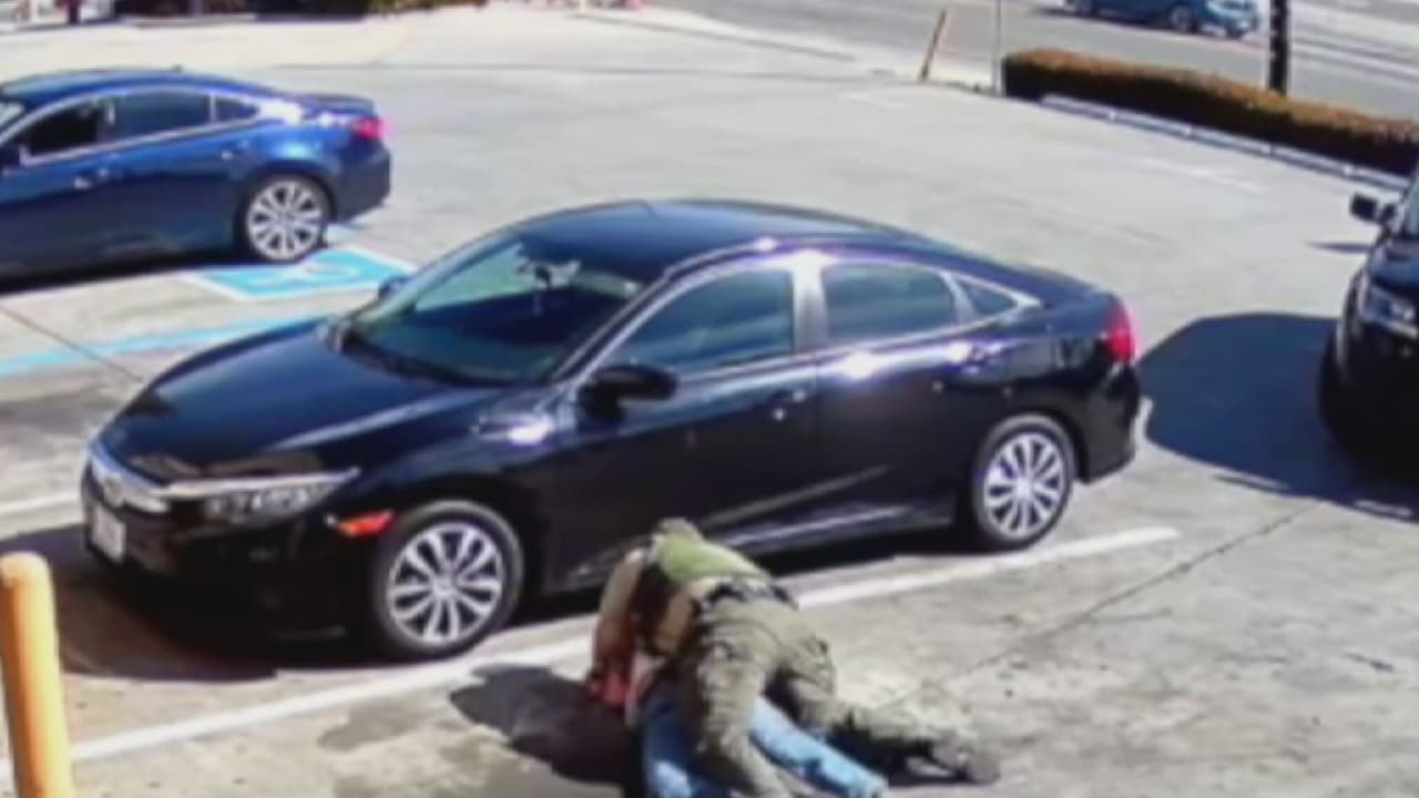 En video: alguacil habría usado exceso de fuerza para arrestar a una persona transgénero