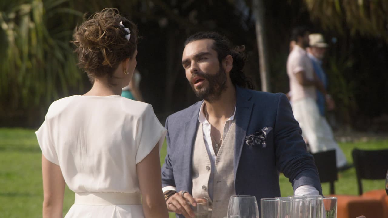 La ceremonia estuvo llena de momentos reveladores, pues José Carlos no dudó en hacerle saber a Leonora lo celoso que estaba de que ella fuera la esposa de su medio hermano.