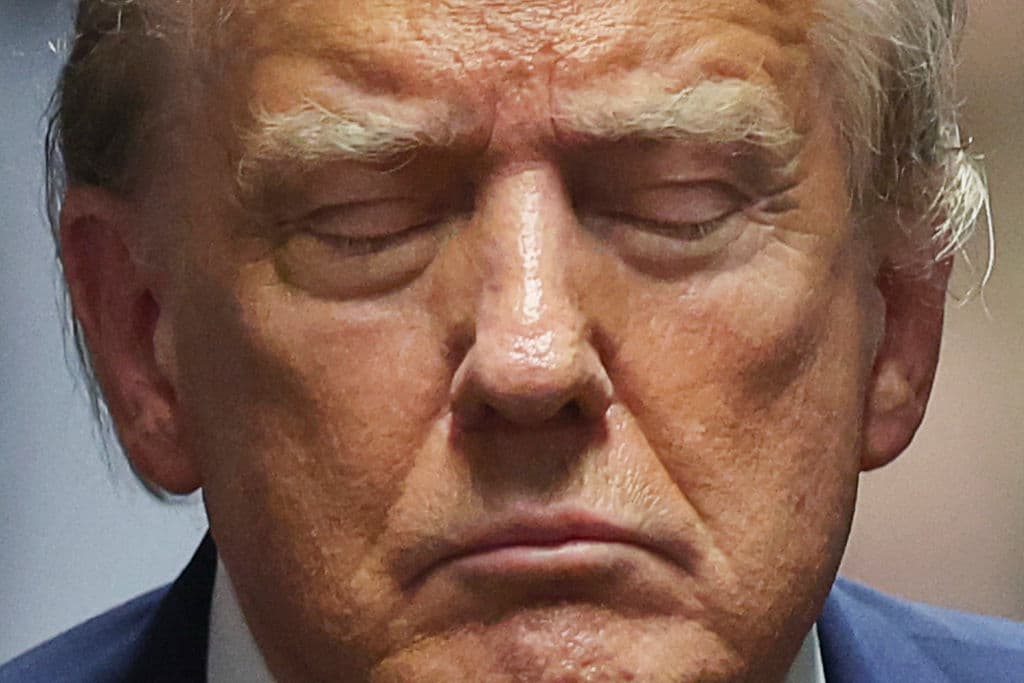 Los ojos cerrados de Trump y el historial de mentiras de Cohen: los detalles del juicio por el 'caso Stormy Daniels'