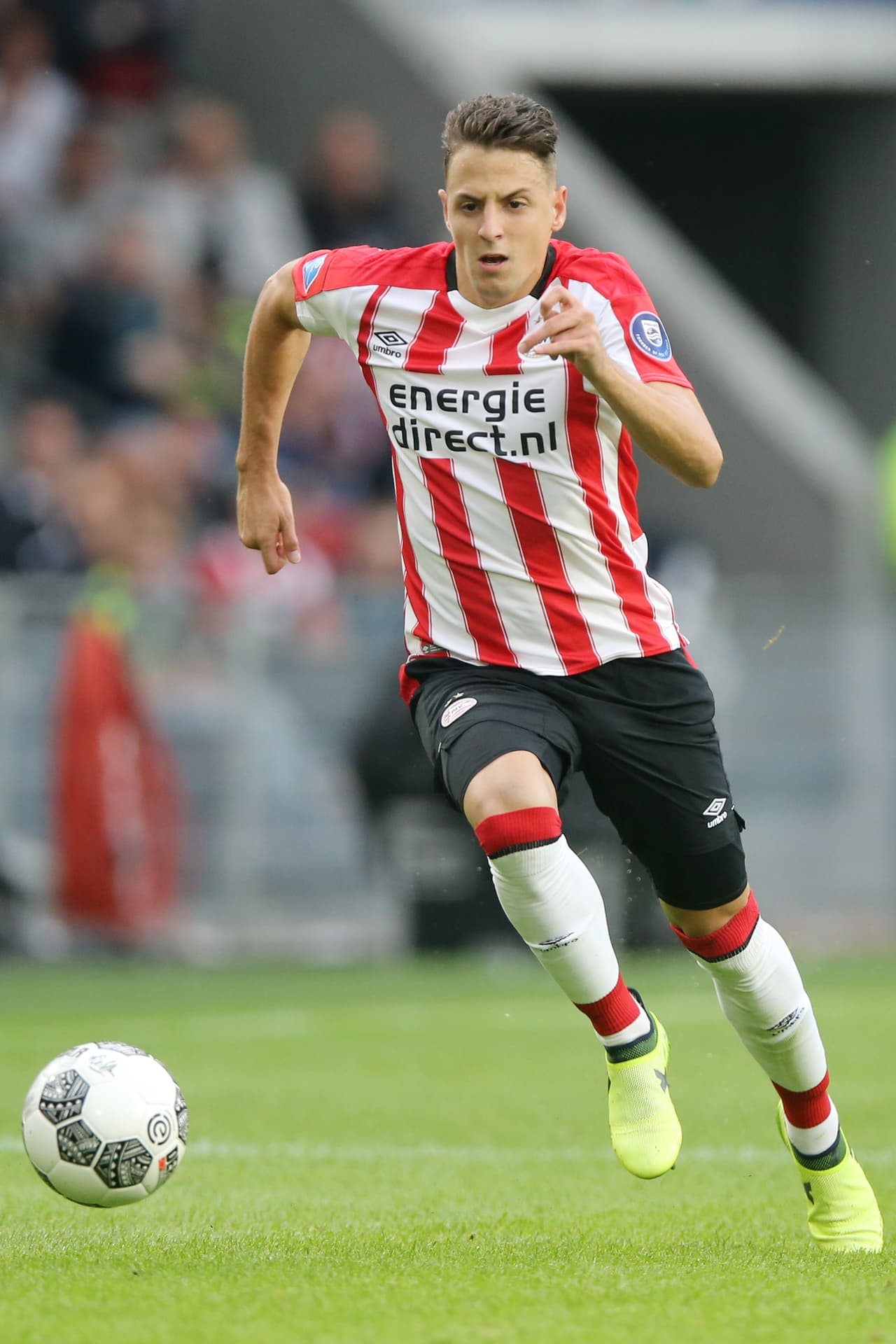 El colombiano Santiago Arias sigue sonando para ir a la Premier League. Tottenham ha sido uno de los equipos que ha tomado fuerza, aunque se dice que el Swansea City también lo estaría siguiendo.