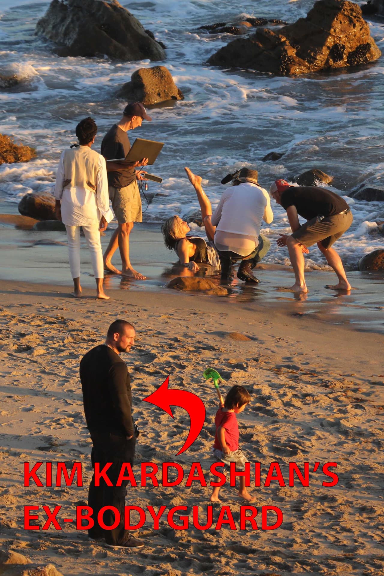 Y mientras Fergie trabajaba, Pascal estaba muy atento.