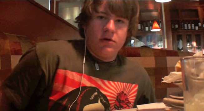 Antes, Erik comía dos libras de brócoli, pollo frito y papas al comer. Esto le provocó ansiedad y quiso bajar de peso de inmediato.ó ansiedad y quiso bajar de peso de inmediato.