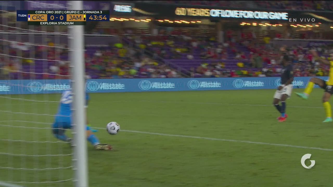 ¡Jamaica perdona! Andre Gray estaba solo en el área y chorreó su tiro