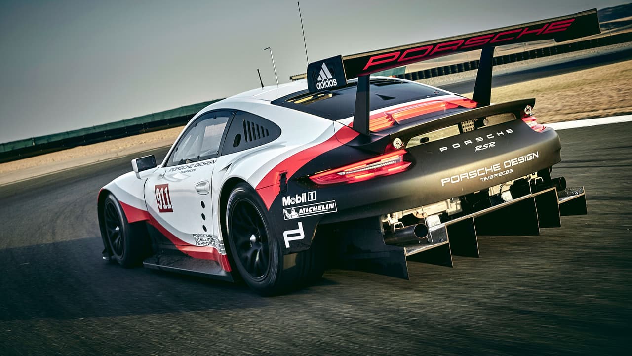 El 
<b>alerón trasero está basado en el 919 Hybrid</b>, modelo con el que Porsche además participa en la LMP1, la división superior del WEC.