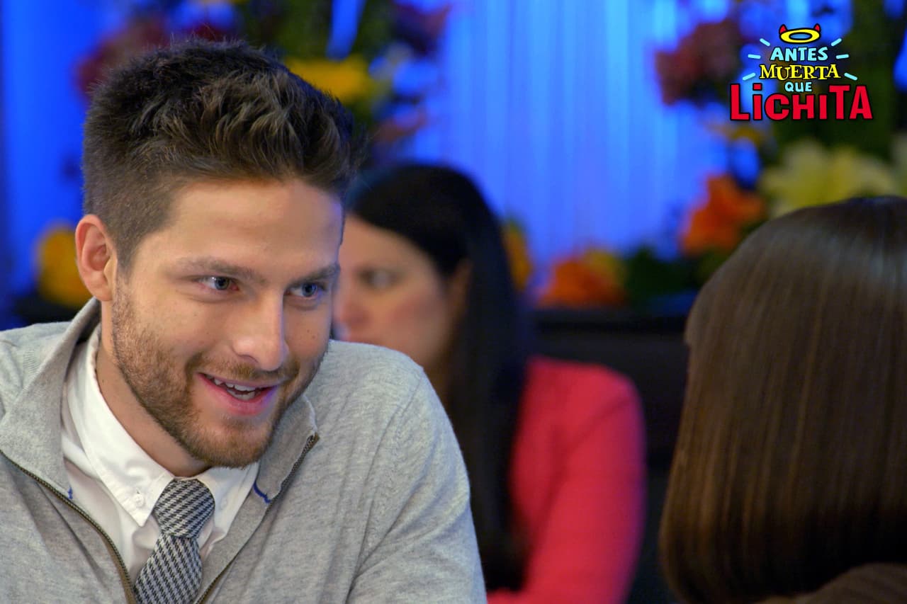 Alex le confiesa a Lichita que gracias a ella piensa aceptar la candidatura de la API.