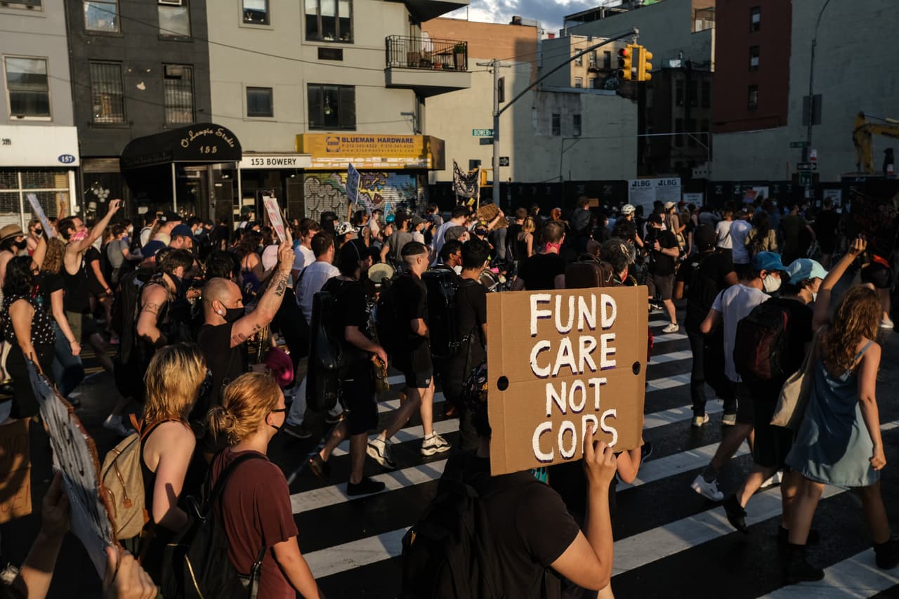 Con prioridad en salud, seguridad, alimentación y albergues, se llega a un acuerdo para aprobar presupuesto de NYC
