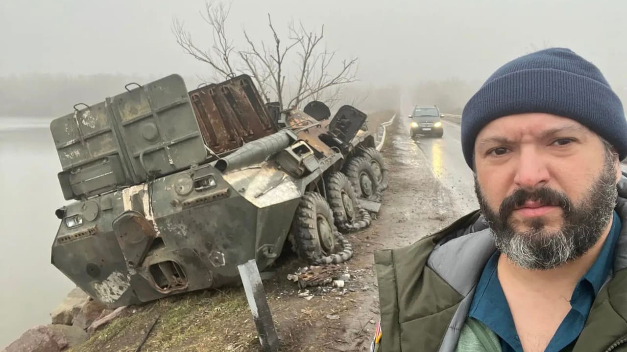 Integrantes de Grey Bull Rescue apoyan evacuaciones en Ucrania en medio del conflicto armado. La organización ha asistido a civiles desplazados, coordinando rutas seguras y traslados fuera de zonas de combate, en colaboración con redes humanitarias internacionales.