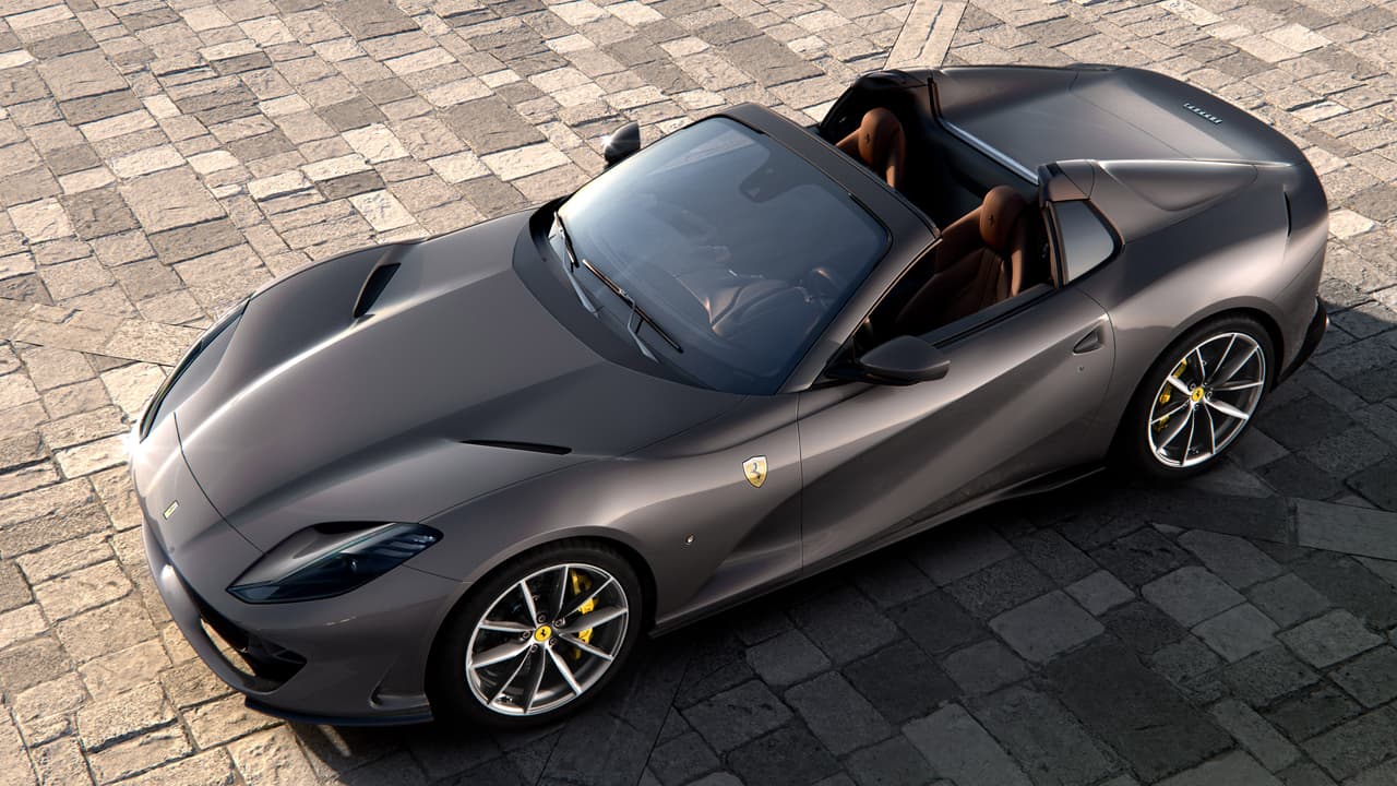 El Ferrari 812 GTS también es caro. Aunque todavía no hay una etiqueta oficial para este modelo, no sería nada descabellado pensar que puede 
<b>superar los $400,000</b>, tomando en cuenta que la versión Superfast arranca en los $335,275.