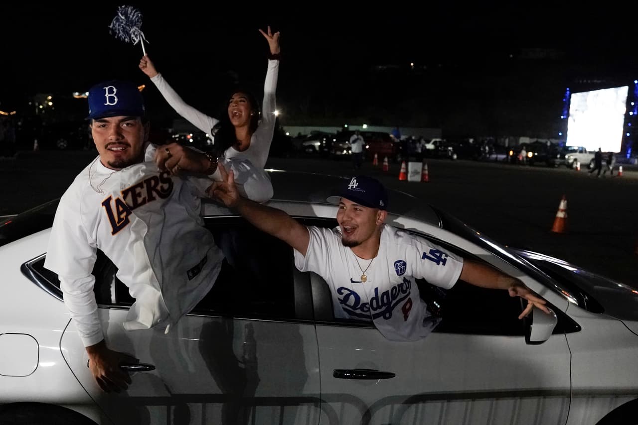 Los fanáticos de Los Ángeles deben celebrar con discreción, ya que de acuerdo con funcionarios de salud local, las celebraciones públicas han sido focos de nuevos contagios de coronavirus en el condado y la ciudad.