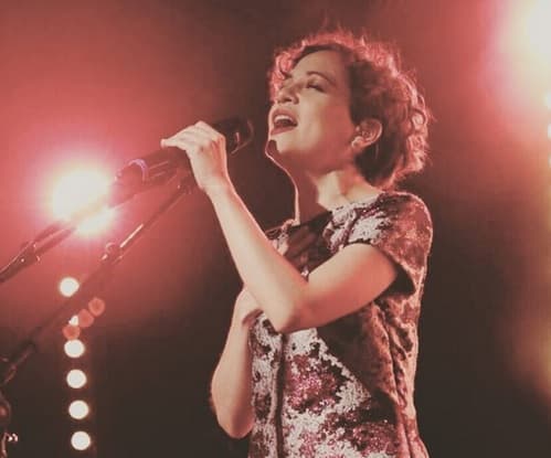 La cantante mexicana está nominada como Grabación del Año.