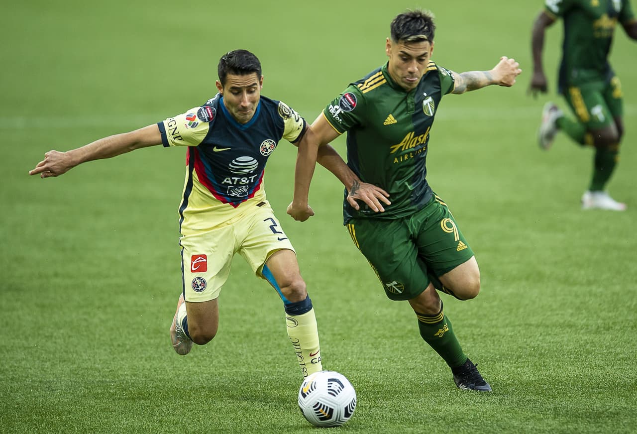 América mantuvo más tiempo el balón en la primera parte, pero solo pudo llegar un par de veces al arco rival con relativa peligrosidad.