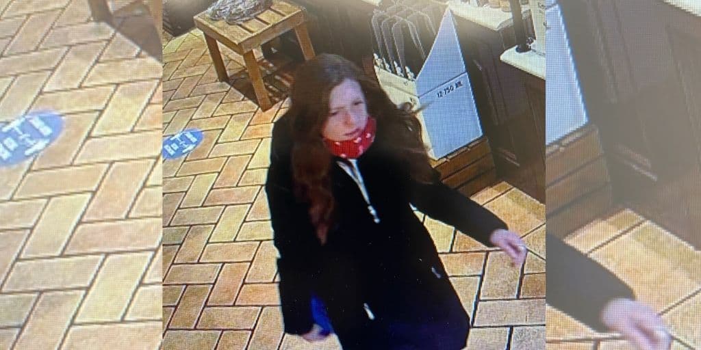 Policía busca a sospechosa de escupir en el rostro a una mujer en medio de una discusión por el distanciamiento social en Filadelfia