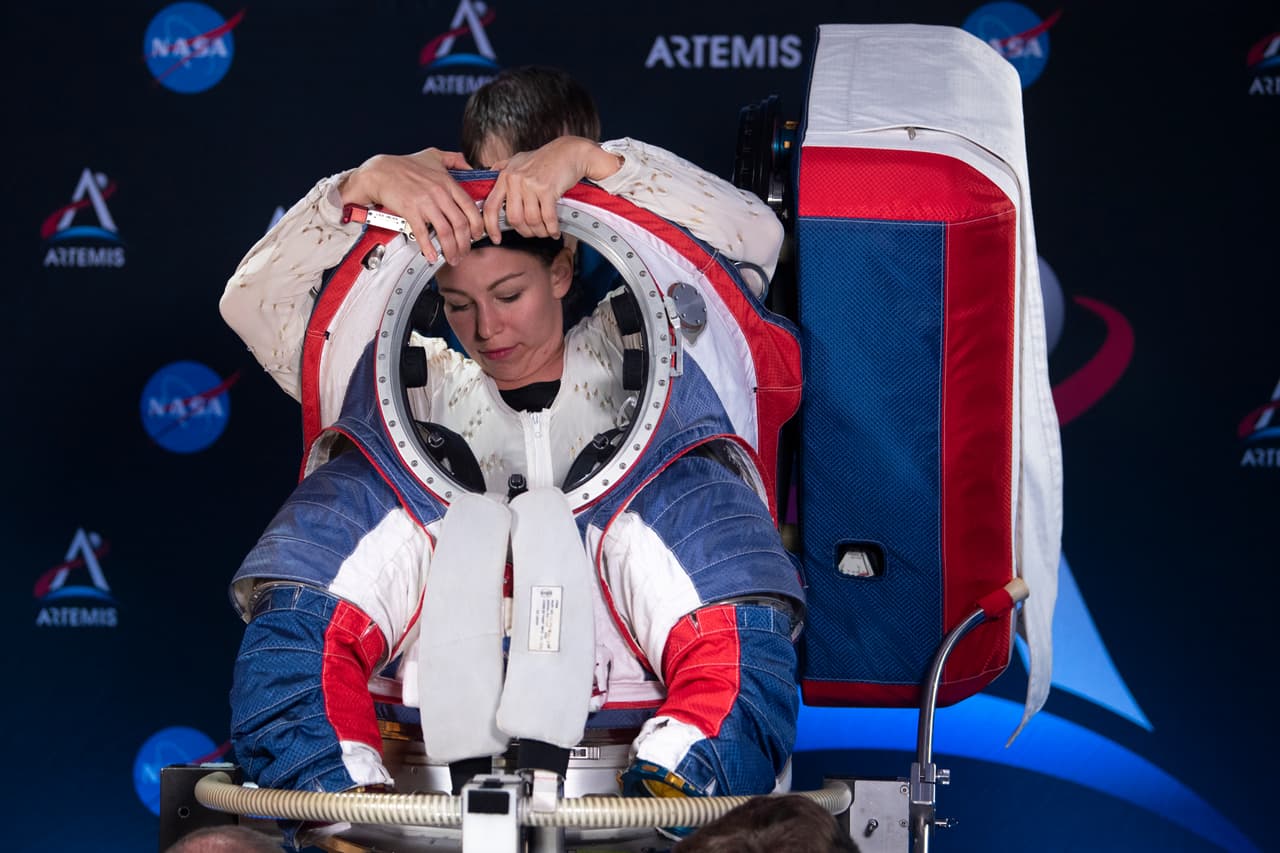 La NASA tenía originalmente programada una caminata espacial de solo mujeres para inicios de este año, pero tuvo que ser pospuesta porque no estuvieron listos los trajes espaciales.