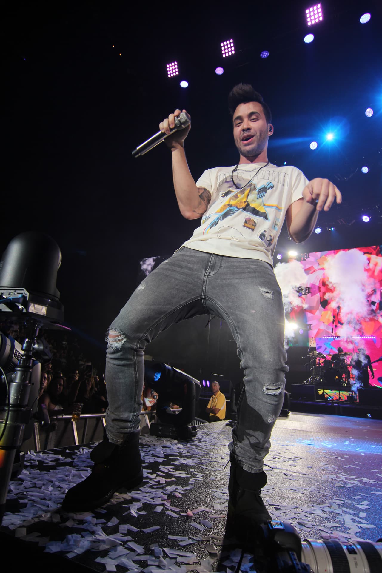 Prince Royce llenó de romanticismo la tarima del American Airlines Arena.