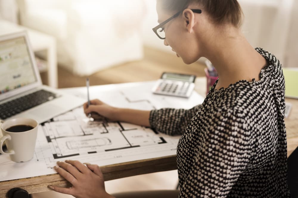 Venus estará retrógrado en tu signo desde el día 5, no te apresures demasiado si debes terminar un trabajo delicado pues tu precipitación podría inducirte a cometer errores y concluir tu faena con algo mal hecho. En octubre deberás extremar tus precauciones en todo lo que hagas pues con Venus retrógrado estás “disparado”, deseoso de terminar pronto para disfrutar tu fin de semana.