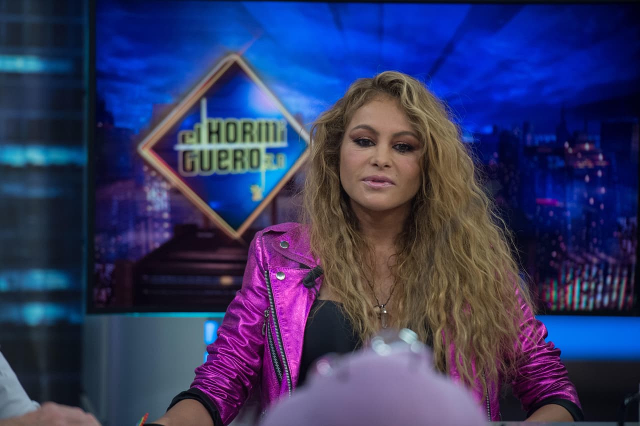 Poco le importan las críticas a Paulina Rubio, quien parece 
<b><a href="https://www.univision.com/entretenimiento/no-la-escucha-ni-la-oye-y-tampoco-la-siente-paulina-rubio-no-necesita-un-challenge-como-el-de-thalia">concentradísima en su carrera y en su familia</a></b>.