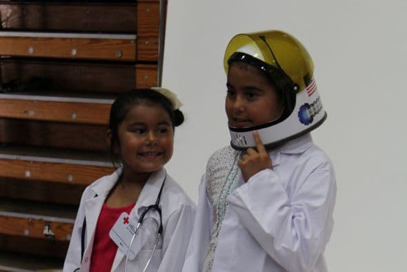 Miles se dieron cita en la séptima edición de la Feria de Educación que se festejó en Cal State Dominguez Hills. Te compartimos fotos de la concurrida celebración escolar.