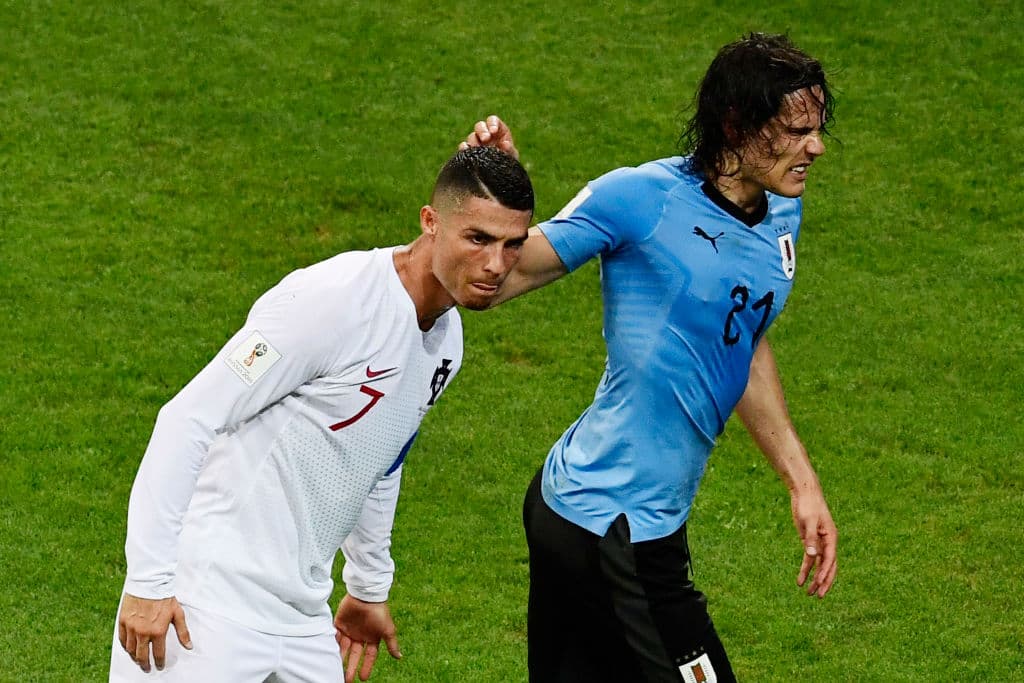 El del PSG agradeció el gesto al astro lusitano del Real Madrid y así se escribió la historia de Cavani en el partido. En 70 minutos le dio a Uruguay dos goles y le boleto a los cuartos de final.