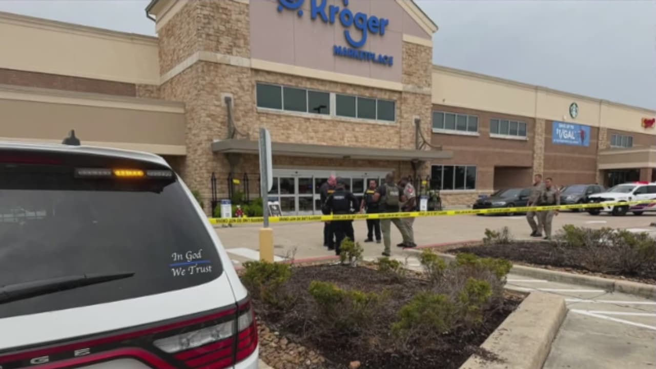 Reportan múltiples víctimas tras tiroteo dentro de un Kroger en Cypress, Texas