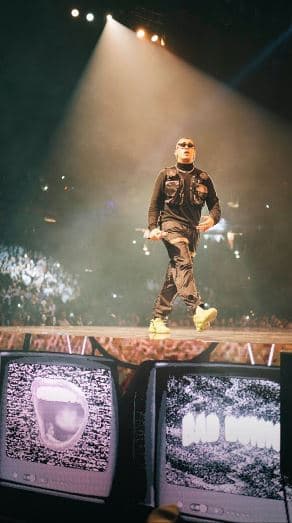 El boricua inició su presentación con temas como 'Ni bien ni mal', '200 mph' y '¿Quién tú eres?'.