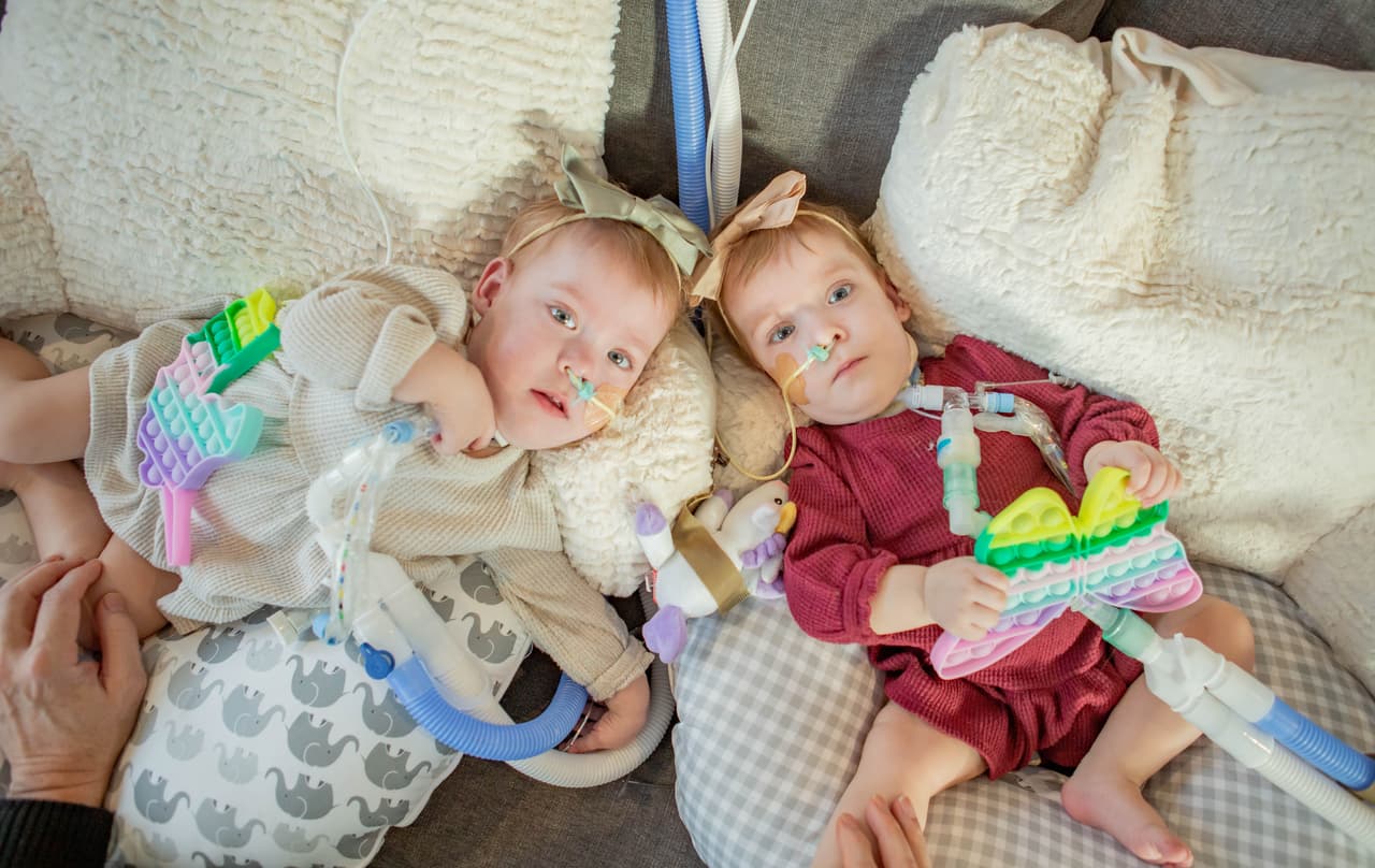 "Estamos comenzando un nuevo libro, no es un nuevo capítulo, es un nuevo libro. Y hay un libro para Addy y uno para Lily", dijo el padre Dom Altobelli.