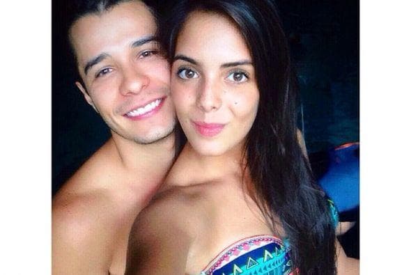 A 
<b>María</b> esto no le importó y siempre se mostró felizmente enamorada, e incluso se dijo que había tenido fuertes discusiones con su abuela, 
<b>Talina Fernández,</b> pues ella no estaba de acuerdo con esta relación.