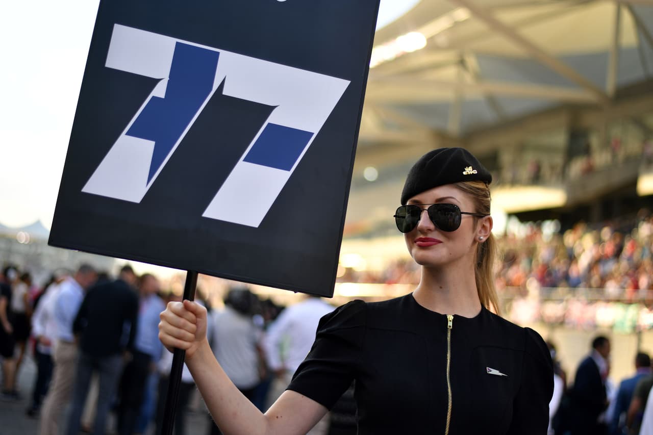 Valtteri Bottas (Mercedes) estaba muy bien acompañado antes de comenzar la carrera.