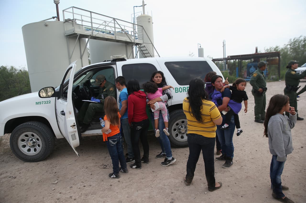 Estas familias dejan atrás viviendas, empleos y la tierra en la que crecieron.