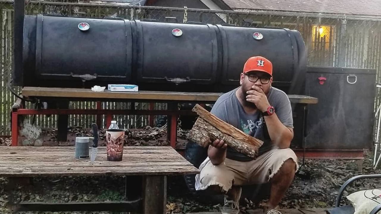 Por su parte Alfredo nació en los
<b><a href="https://www.univision.com/temas/eeuu">EEUU,</a></b> cuenta que después de laborar como gerente de un negocio de electrónicos, perdió su trabajo, comenzó prepara asados y BBQ para sus amigos, hasta que se decidió y abrió su propio negoció.