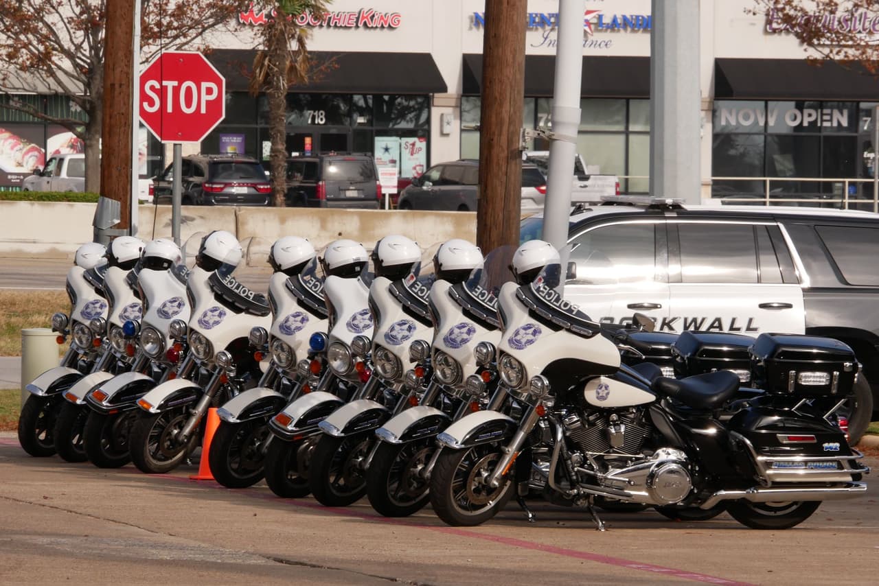 Los oficiales del Departamento de Policía de Dallas ayudarán con los servicios de emergencia en Mesquite mientras despiden al oficial Houston.
