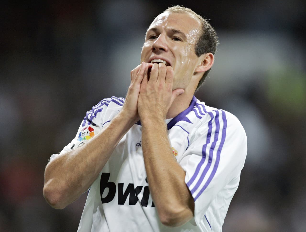 Tras los 
<i>Galácticos, </i>el Real Madrid intentó repetir la fórmula, pero sin éxito. Caso de Arjen Robben, quien en dos temporadas no llenó las expetactivas. Se marchó al Bayern Múnich, donde es figura.