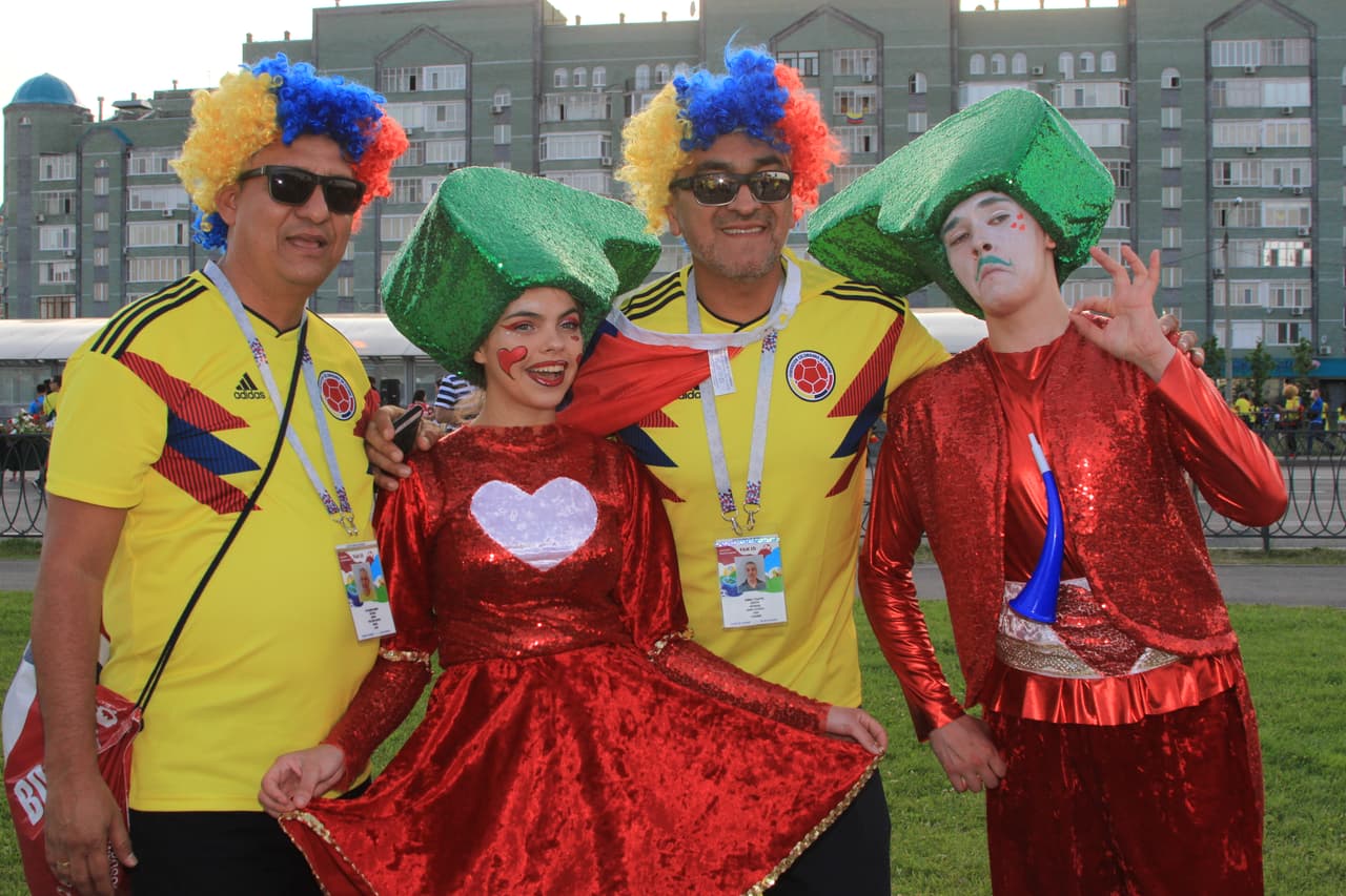 Celebración de colombianos en las calles de Kazán.