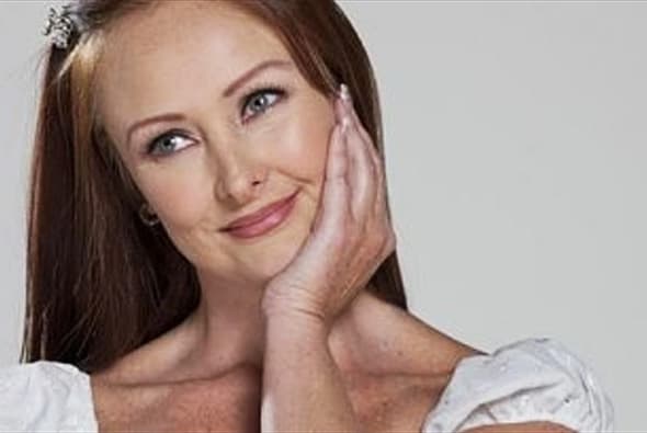 "Llevaba ya varios años 
<b>poniendo uñas y haciendo maquillaje a amigas</b>, iban a la casa y ahí se los hacía. Entonces fue cuando me di cuenta que ya tenía como buena promoción y me decidí a buscar un lugar".
<br>