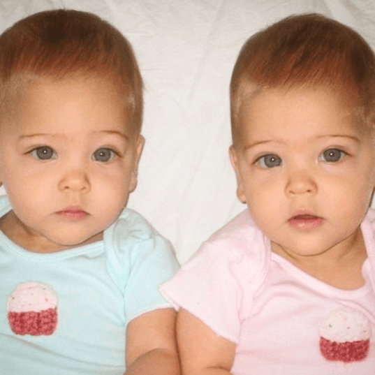 Leah Rosa y Ava Marie nacieron el 7 de julio de 2010 en California, cuatro semanas y media antes de lo esperado.