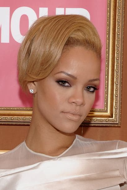 ¿Eres fan de Riri y quieres realizarte un cambio de look radical? ¡Llegaste al sitio correcto! Inspírate con los mejores hairstyles de la cantante de Barbados.