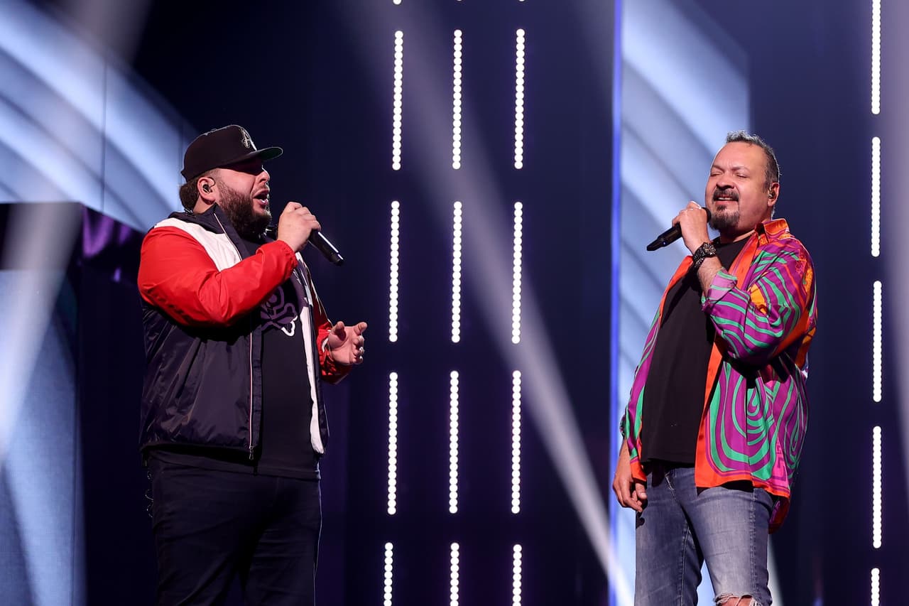 Estos dos artistas nos traerán una de las colaboraciones únicas de Premio Lo Nuestro con el estreno mundial de 'Tus Desprecios', lo que seguro será uno de los momentos más esperados de la noche por los admiradores del regional mexicano.