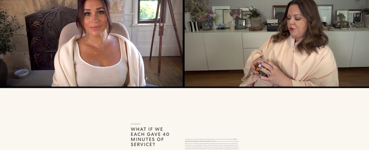 En el video, en el que está en una videollamada desde su casa con la actriz Melissa McCarthy, también aparece al final
<b><a href="https://www.univision.com/famosos/se-le-quedo-la-sonrisa-en-canada-harry-regresa-al-reino-unido-y-pide-que-dejen-de-llamarlo-principe-fotos" target="_blank">una cómica intervención del príncipe Harry</a></b> haciendo malabares con unas pelotas.
<br>