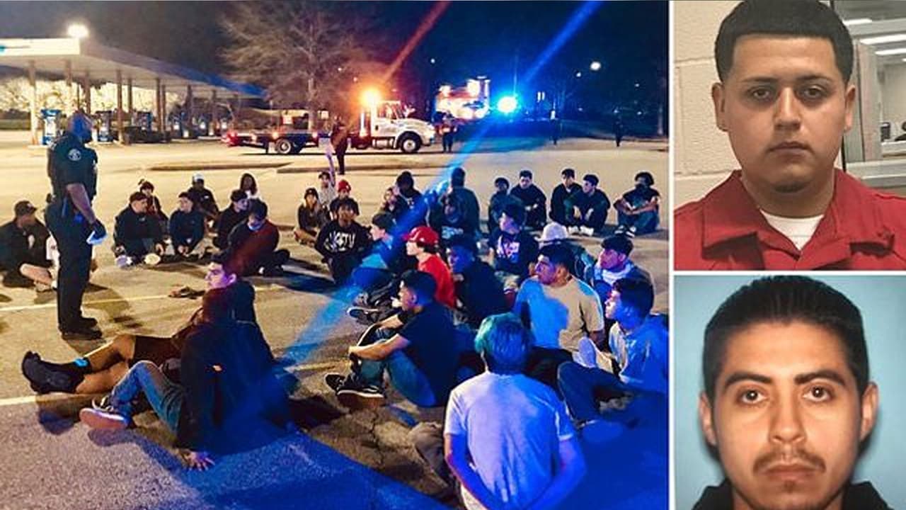 Oscar Gallegos, de 20 años, (parte superior derecha) logró huir pero se entregó minutos después de que la policía lo confundiera con su hermano Eric Gallego (foto inferior derecha).