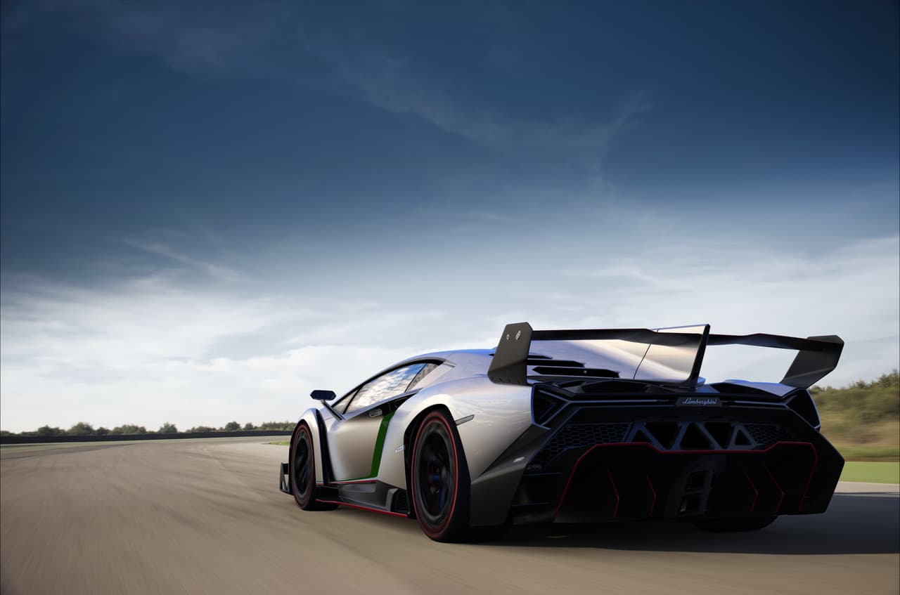 <b>Lamborghini Veneno </b>
<br>Precio: 4.5 millones de dólares