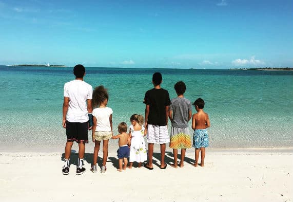 Los hijos de las hermanas Kardashians con sus amigos, en una tarde de familia.